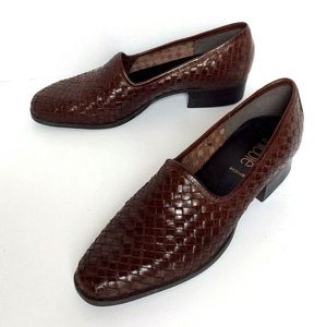 Nicole Tonka Brown Woven Loafers Size 6.5
